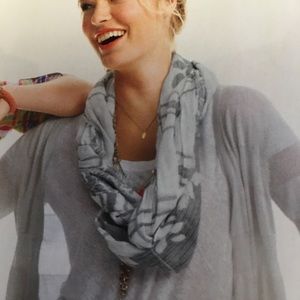 CAbi Flower Graph Scarf